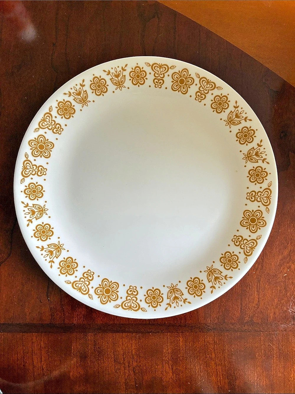Corelle 4 Dinner Plates White & Brown